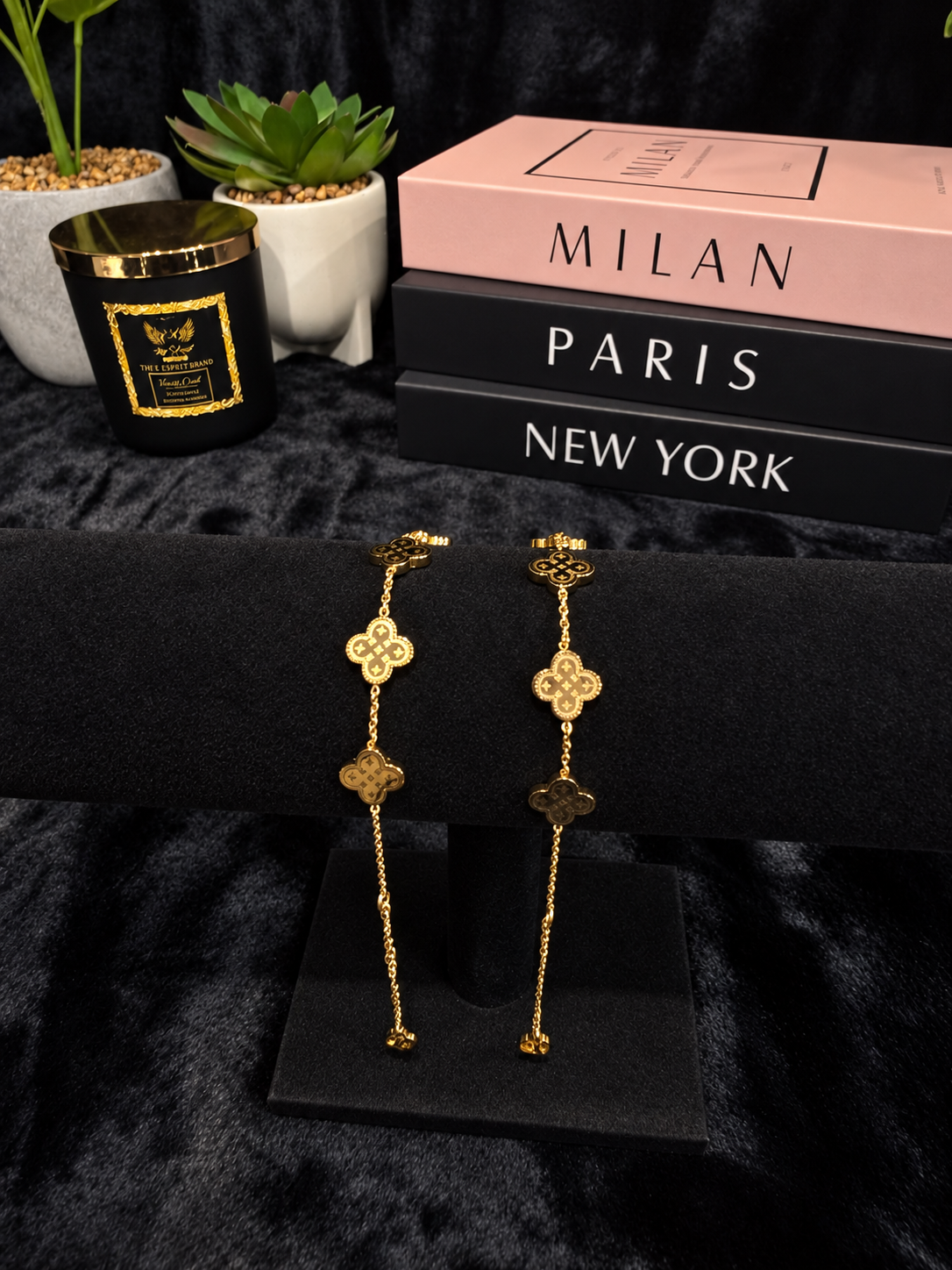 LV MONOGRAM CLOVER BRACELET additional image